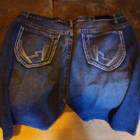 Jean shorts - Picture 2 of 3